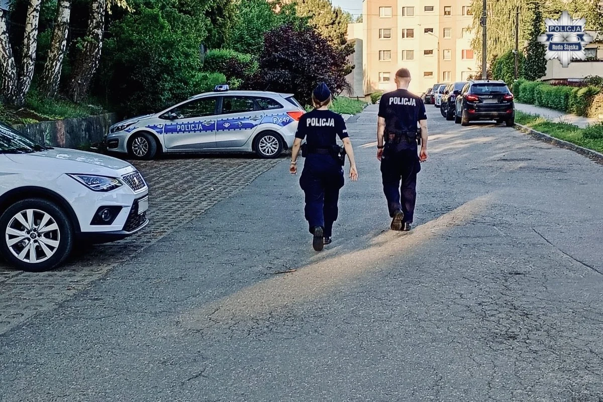 Więcej pieszych patroli na ulicach Rudy Śląskiej. Słuchacze Szkoły Policji wyszli w teren