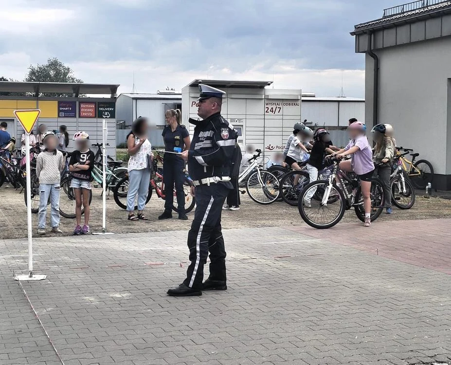 Karta rowerowa i ważna lekcja bezpieczeństwa. Czwartoklasiści z Tychów sprawdzili swoje umiejętności