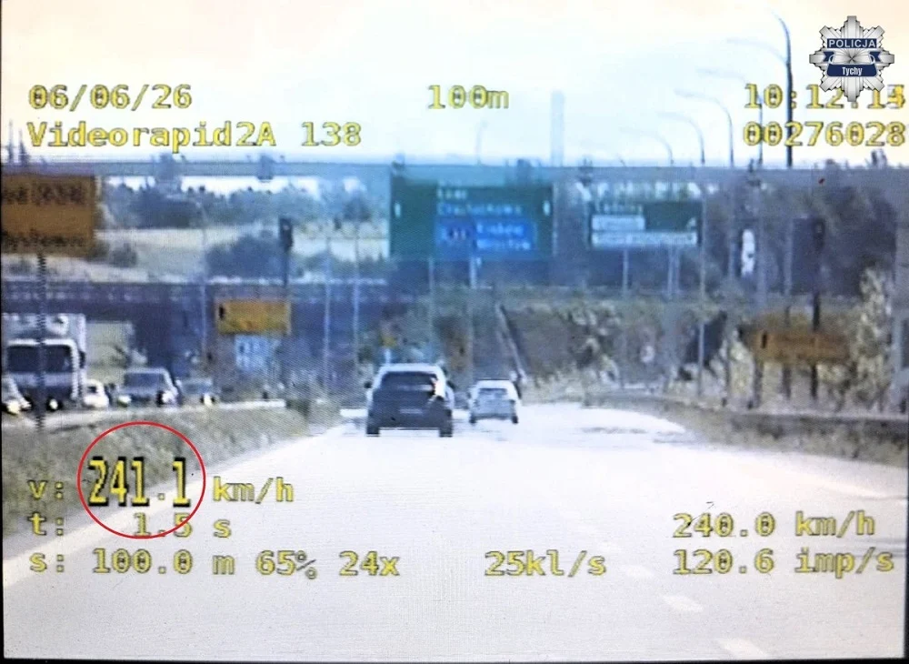 Porsche pędziło po S-1. Kierowca jechał aż o 121 km/h za szybko