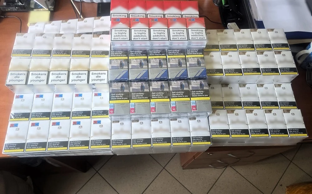 Ponad 8 tys. papierosów i 18 kg tytoniu bez akcyzy. Akcja policji przy ul. Dąbrowskiego