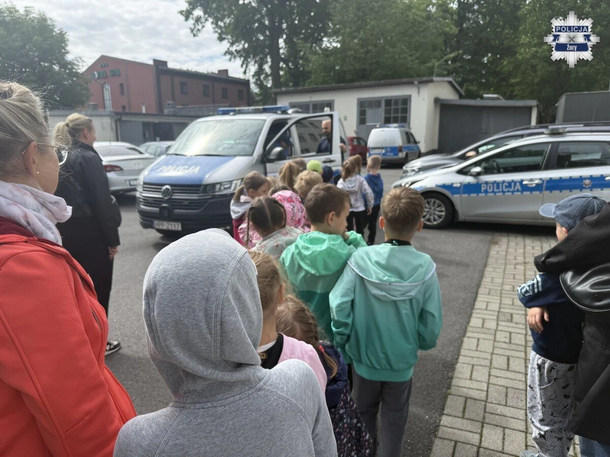 Żory: Przedszkolaki z wizytą w komendzie policji / fot. KMP Żory