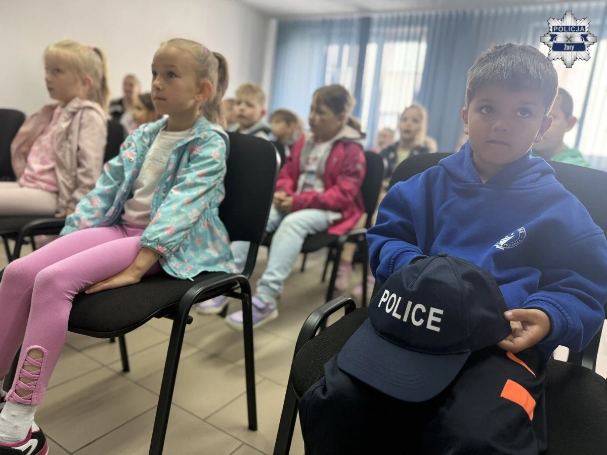 Żory: Przedszkolaki z wizytą w komendzie policji / fot. KMP Żory