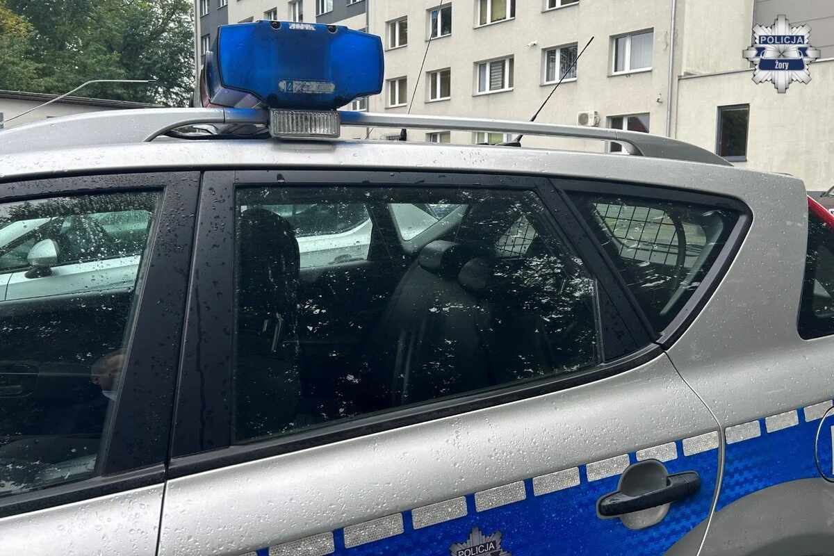 48-latek zaglądał do aut w Żorach. Policjant po służbie doprowadził do zatrzymania