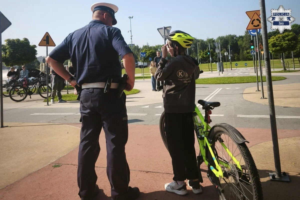 Wakacyjne wyjazdy z Żor coraz bliżej. Policja przypomina o autach, rowerach i autobusach