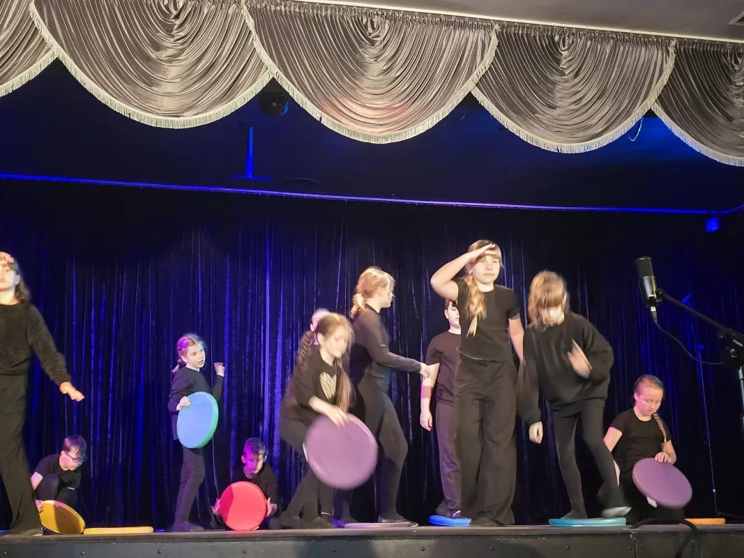 „Spotkajmy się w teatrze” po raz czwarty. Młodzież pokazała talent i pasję / fot. MDK Świętochłowice FB