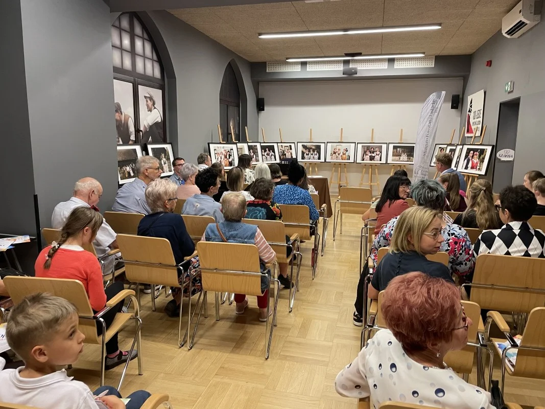 Twórczość podopiecznych „Szansy” na wystawie w Świętochłowicach. Wystawa dostępna do 14 czerwca / fot. Muzeum Powstań Śląskich FB