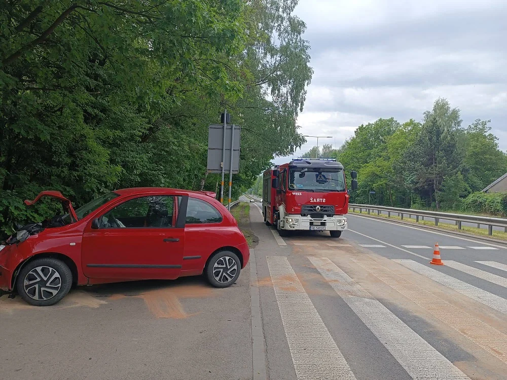 Strażak z Mysłowic ruszył na pomoc po służbie. Kobieta została ranna w wypadku