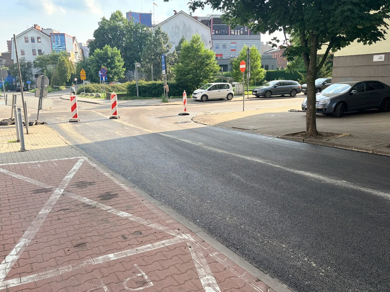 Ulice Rostka i Sienkiewicza znów w pełni przejezdne. Wraca sygnalizacja