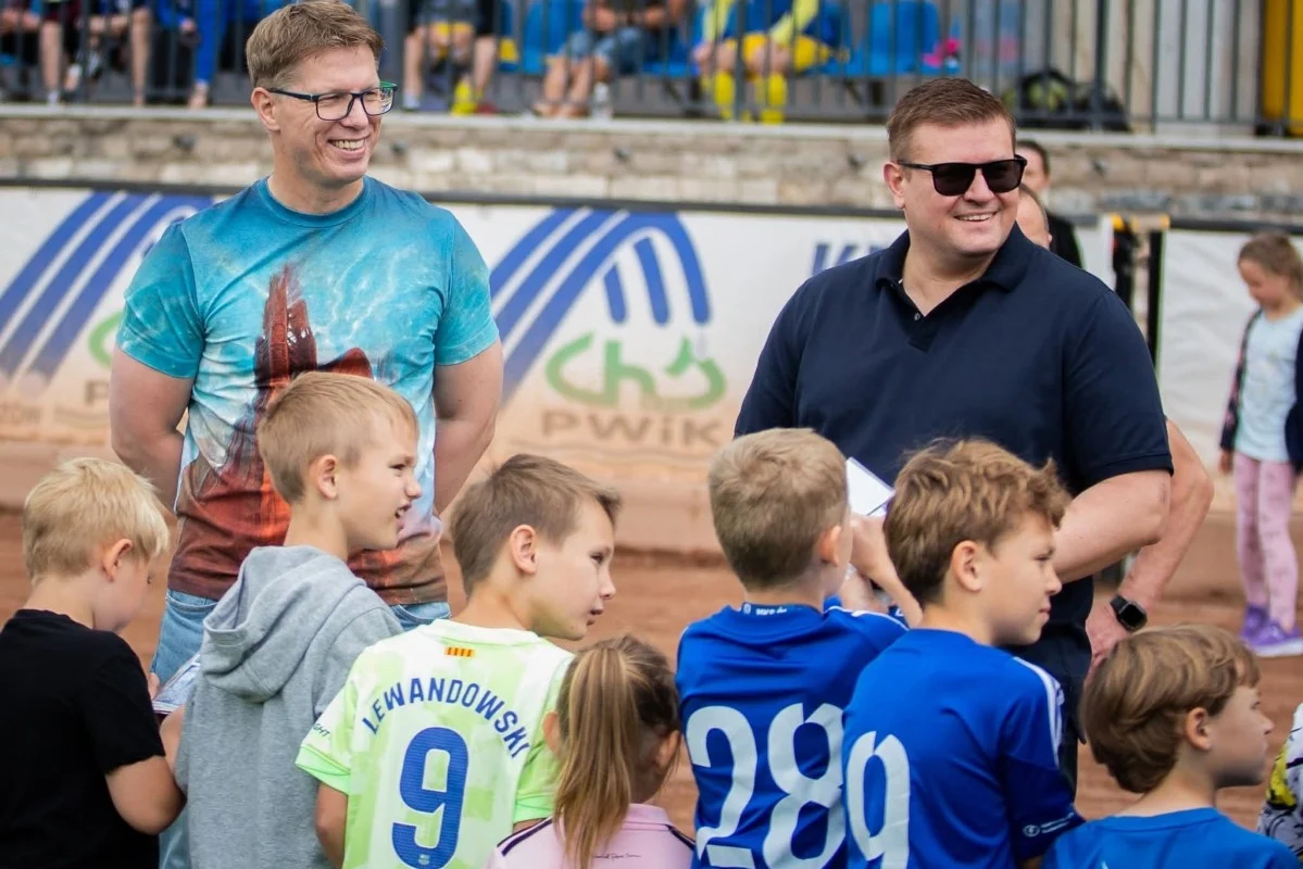 Niebieskie piłeczki dla najwierniejszych kibiców MKS Śląsk DEMARKO Świętochłowice / fot. Daniel Sobociński