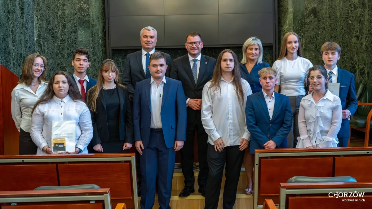 Najlepsi uczniowie z Chorzowa nagrodzeni. 35 prymusów odebrało wyróżnienia / fot. UM Chorzów FB