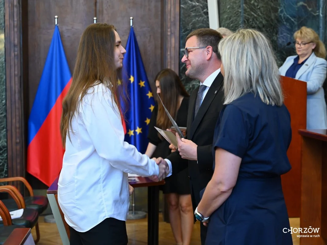 Najlepsi uczniowie z Chorzowa nagrodzeni. 35 prymusów odebrało wyróżnienia / fot. UM Chorzów FB