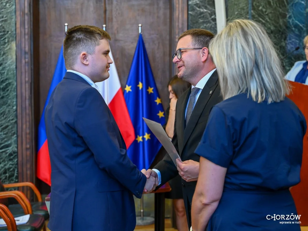Najlepsi uczniowie z Chorzowa nagrodzeni. 35 prymusów odebrało wyróżnienia / fot. UM Chorzów FB