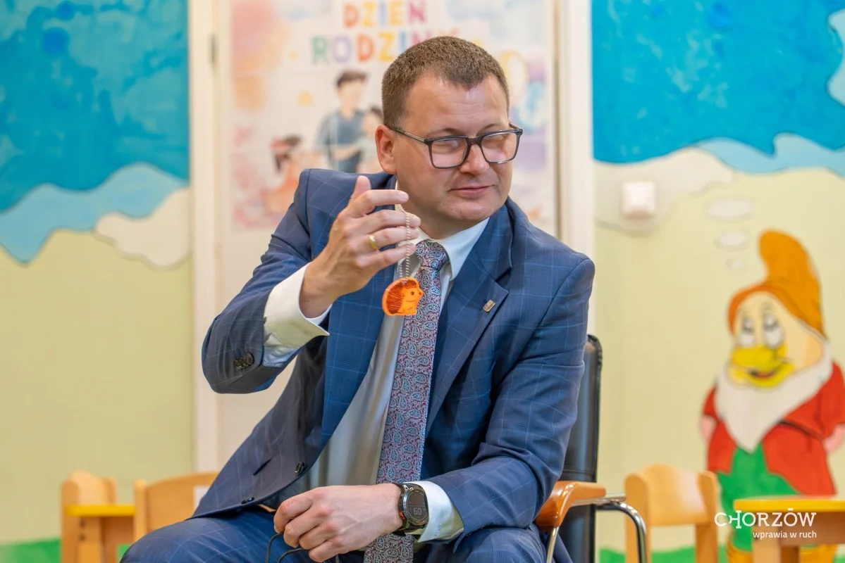 Prezydent Chorzowa odwiedził najmłodszych. Czytał dzieciom i mówił o bezpieczeństwie / fot. Szymon Michałek FB