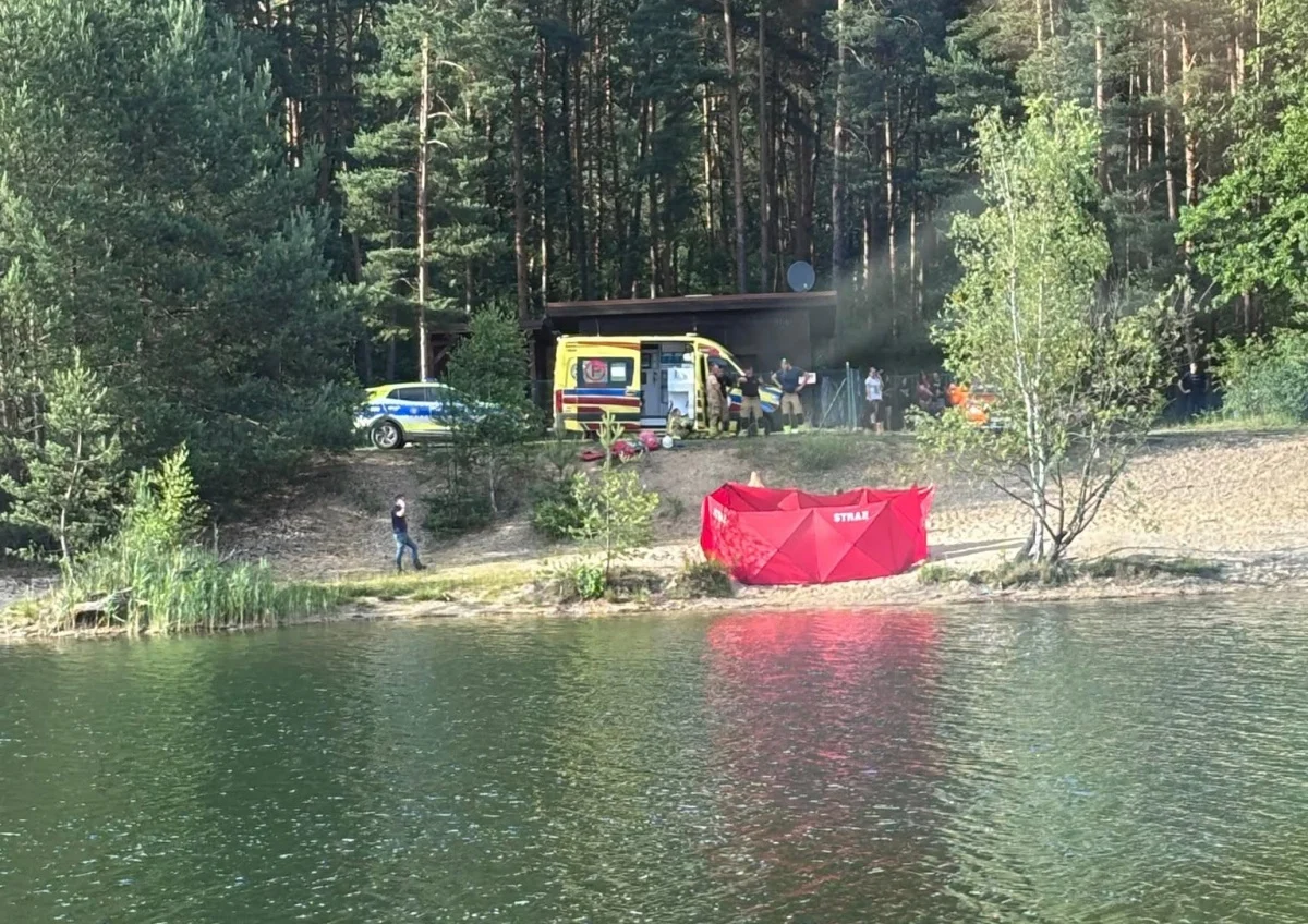 Tragedia nad Zalewem Nakło-Chechło. Nastolatek wszedł do wody po piłkę i zniknął pod powierzchnią