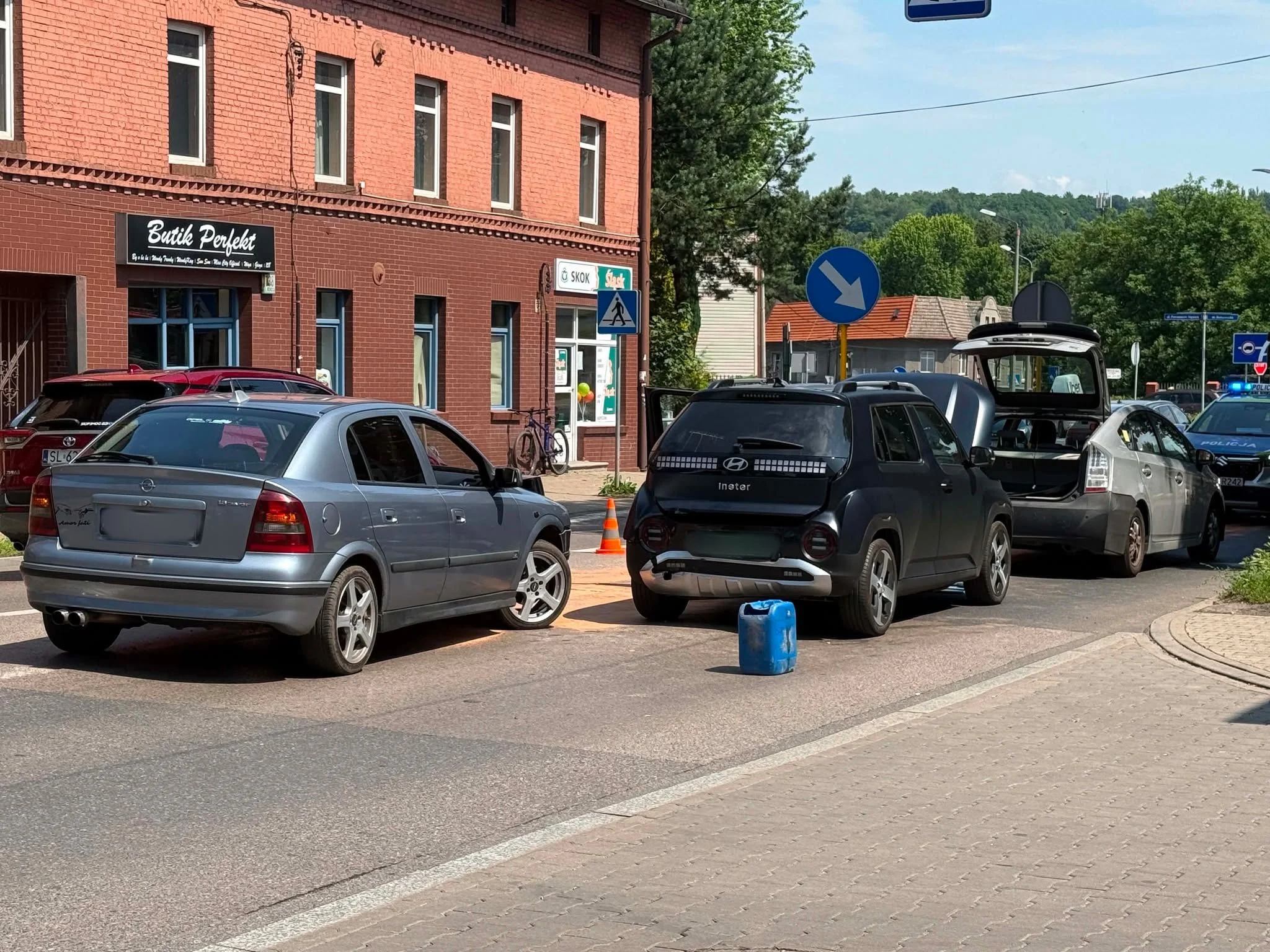 Zderzenie trzech samochodów na ulicy Kokota w Rudzie Śląskiej