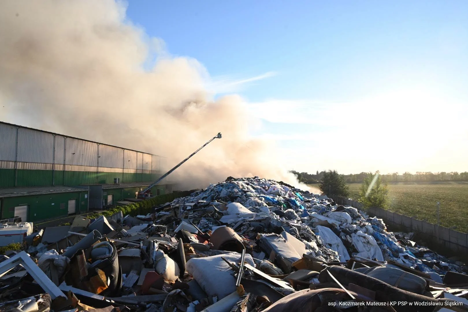 Gigantyczny pożar na terenie PreZero Chorzowie / fot. KW PSP Katowice
