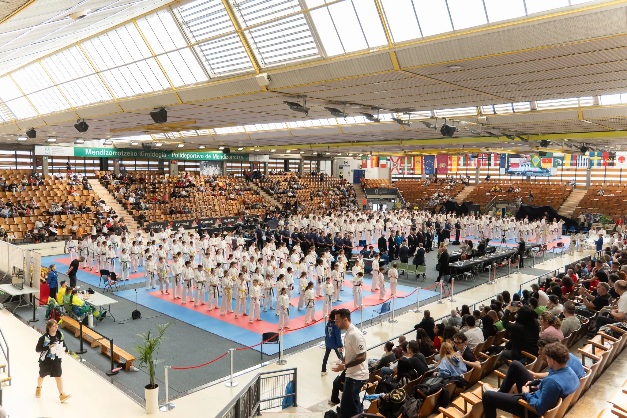 Sensei Dariusz Kudyk z dwoma medalami Pucharu Świata w Hiszpanii / fot. UM Żory