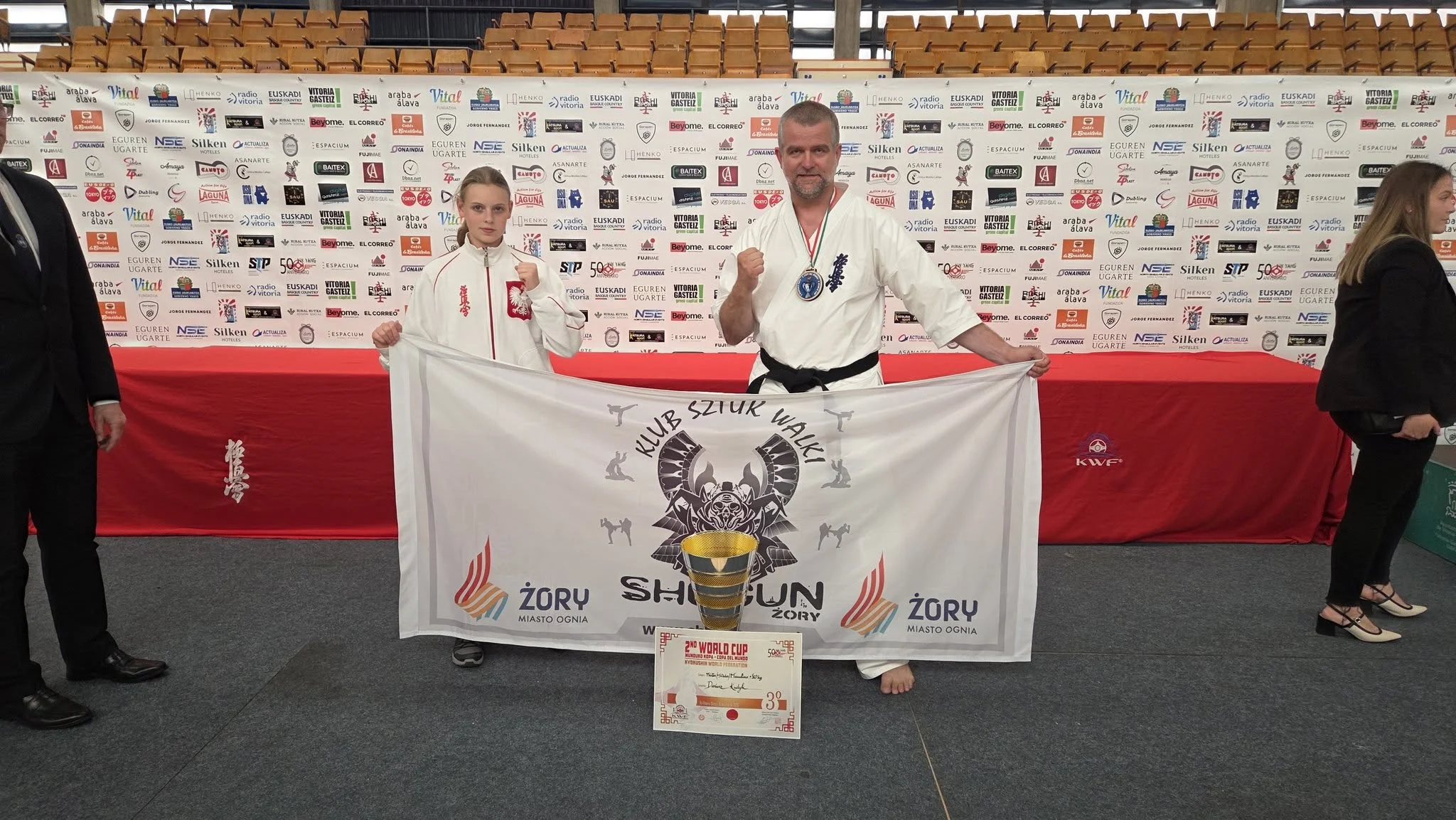 Sensei Dariusz Kudyk z dwoma medalami Pucharu Świata w Hiszpanii / fot. UM Żory