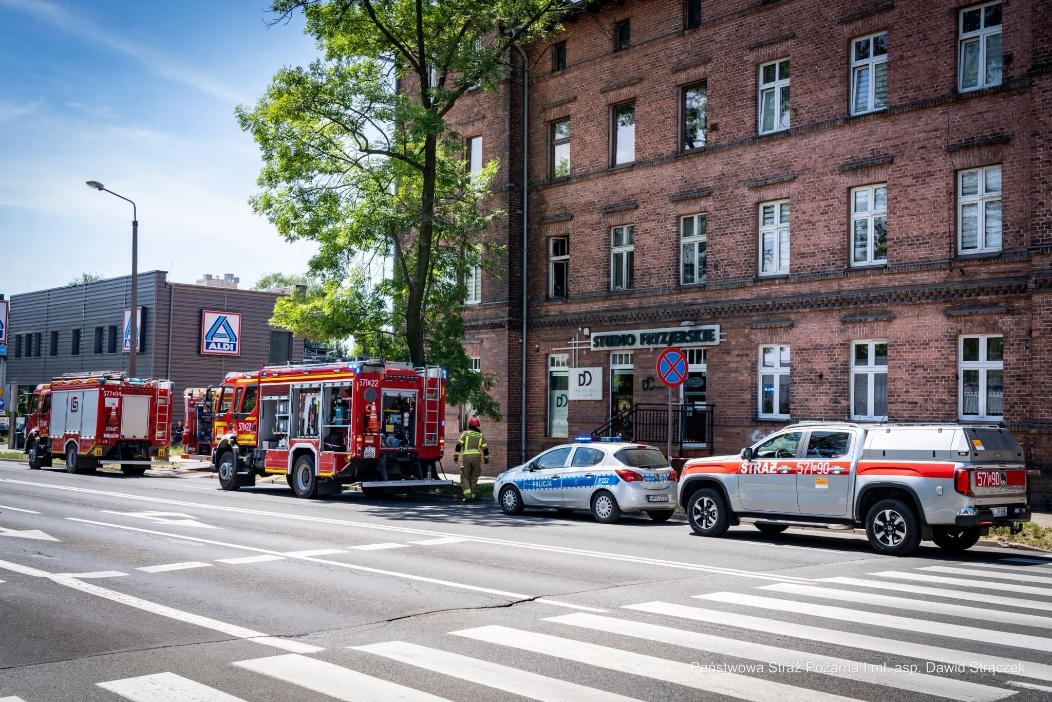 Pożar w kamienicy przy 1 Maja. Strażacy ewakuowali ludzi i zwierzęta