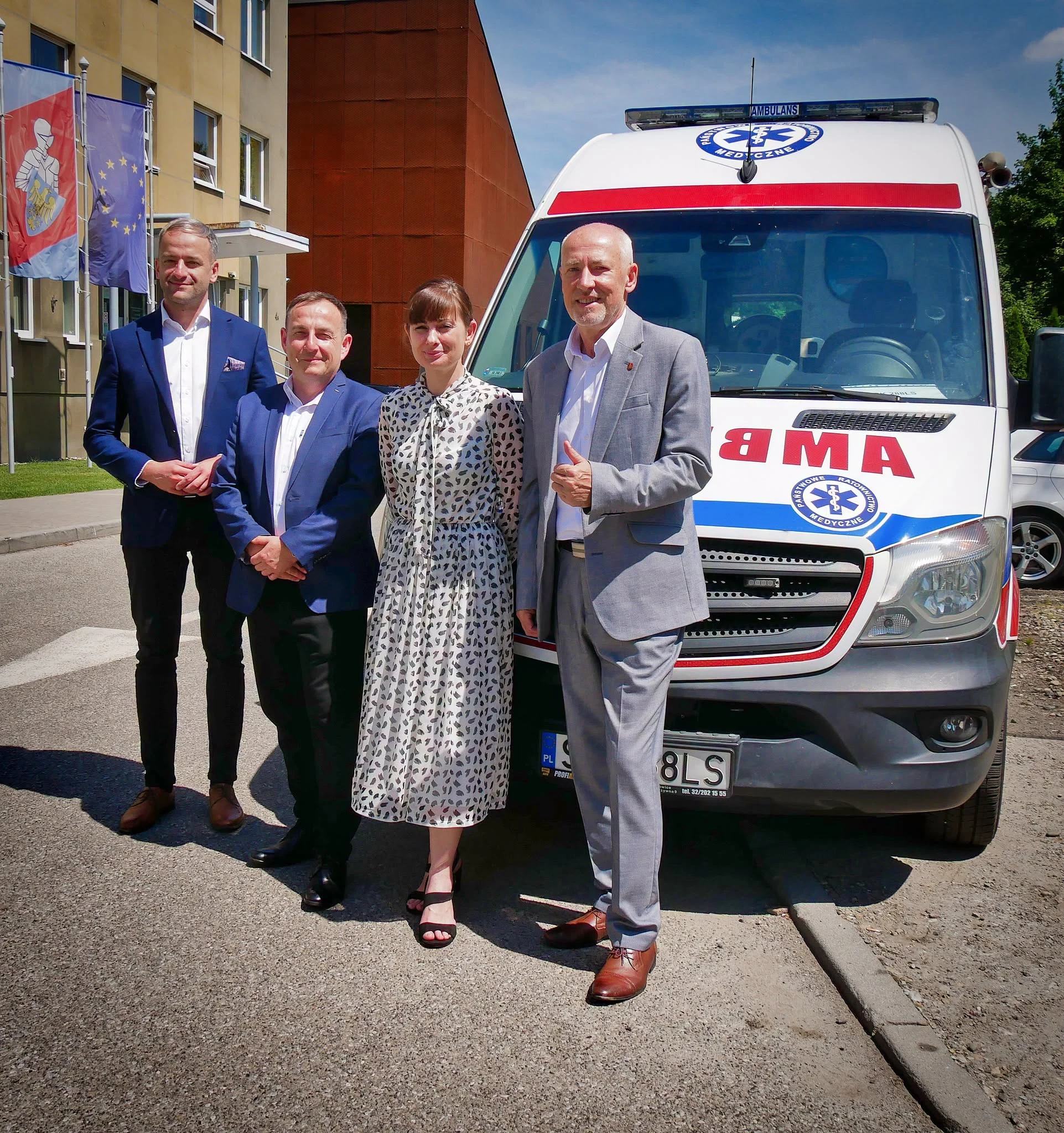 Nowy ambulans w Akademickim Centrum Zdrowia. Ma poprawić transport pacjentów