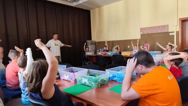 Miasto przyszłości z klocków LEGO. Dzieci z Zabrza budowały z finalistą „LEGO Masters”