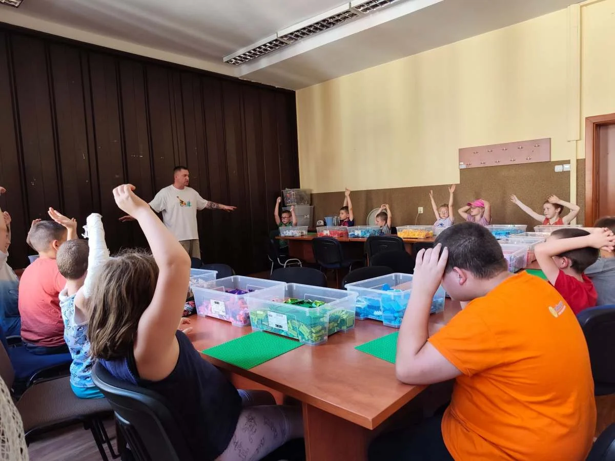 Miasto przyszłości z klocków LEGO. Dzieci z Zabrza budowały z finalistą „LEGO Masters”