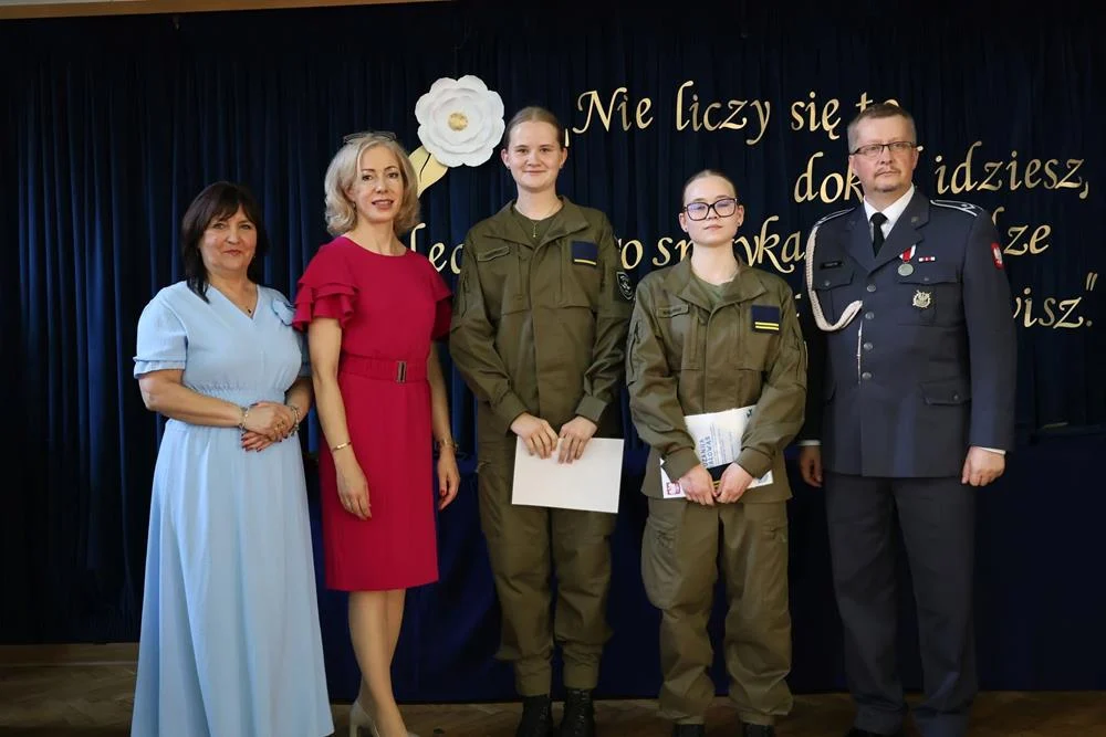 Wzruszające zakończenie roku w I LO. Szkoła pożegnała dyrektor Justynę Pietruchę