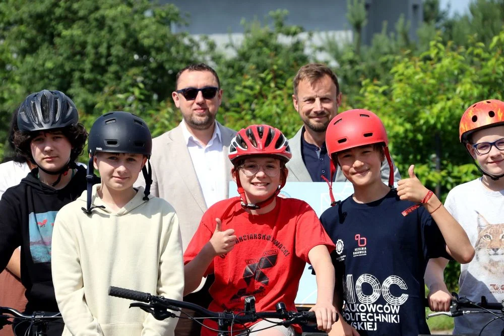 Rowerem i hulajnogą do szkoły. Rybnik podsumował kampanię „Ciśnij na Kole”