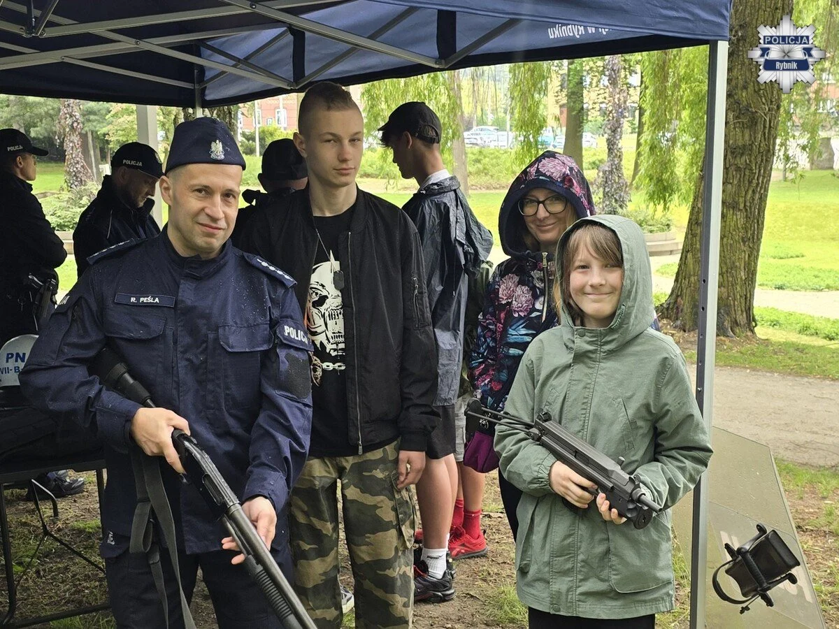 Dzieci poznały pracę policjantów. Rodzinny festyn w Czerwionce pełen atrakcji (7)
