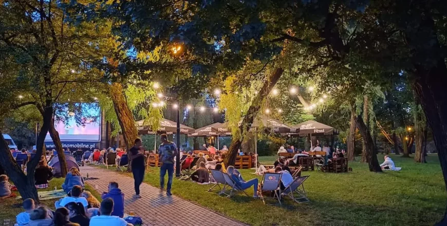 Rozpocznij wakacje w Zabrzu pod gwiazdami. Kino plenerowe w Artystycznej powraca