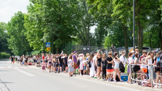 Basen letni w Rudzie Śląskiej otworzył sezon. Od rana mieszkańcy ustawiali się w kolejce