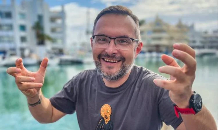 Paweł Lekszycki w Sosnowcu. Poetyczna podróż z albumem „Sim city”