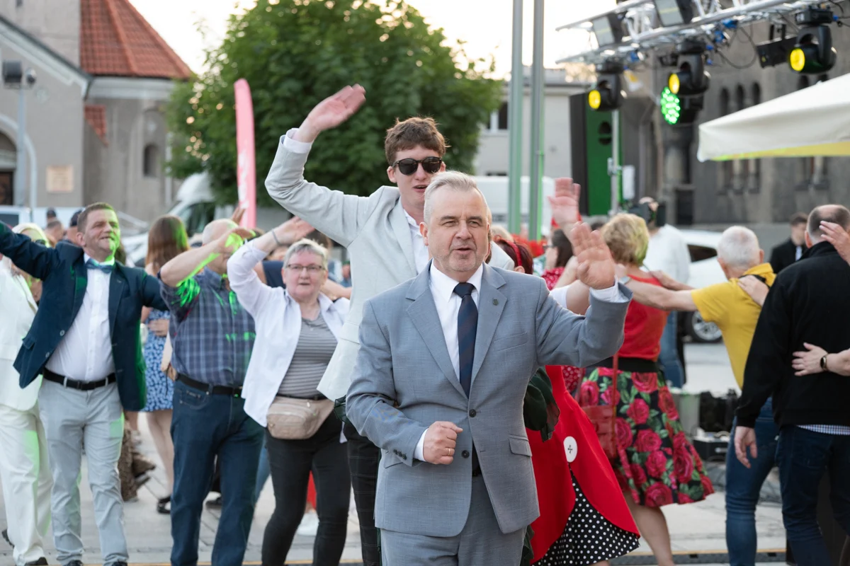 Rynek w Nowym Bytomiu zamienił się w parkiet. Tak Ruda Śląska świętowała Święto Herbu / fot. Marek Faber