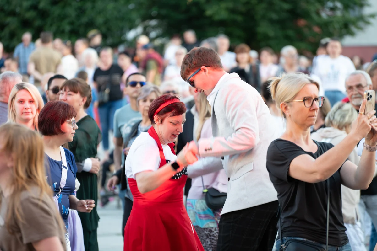 Rynek w Nowym Bytomiu zamienił się w parkiet. Tak Ruda Śląska świętowała Święto Herbu