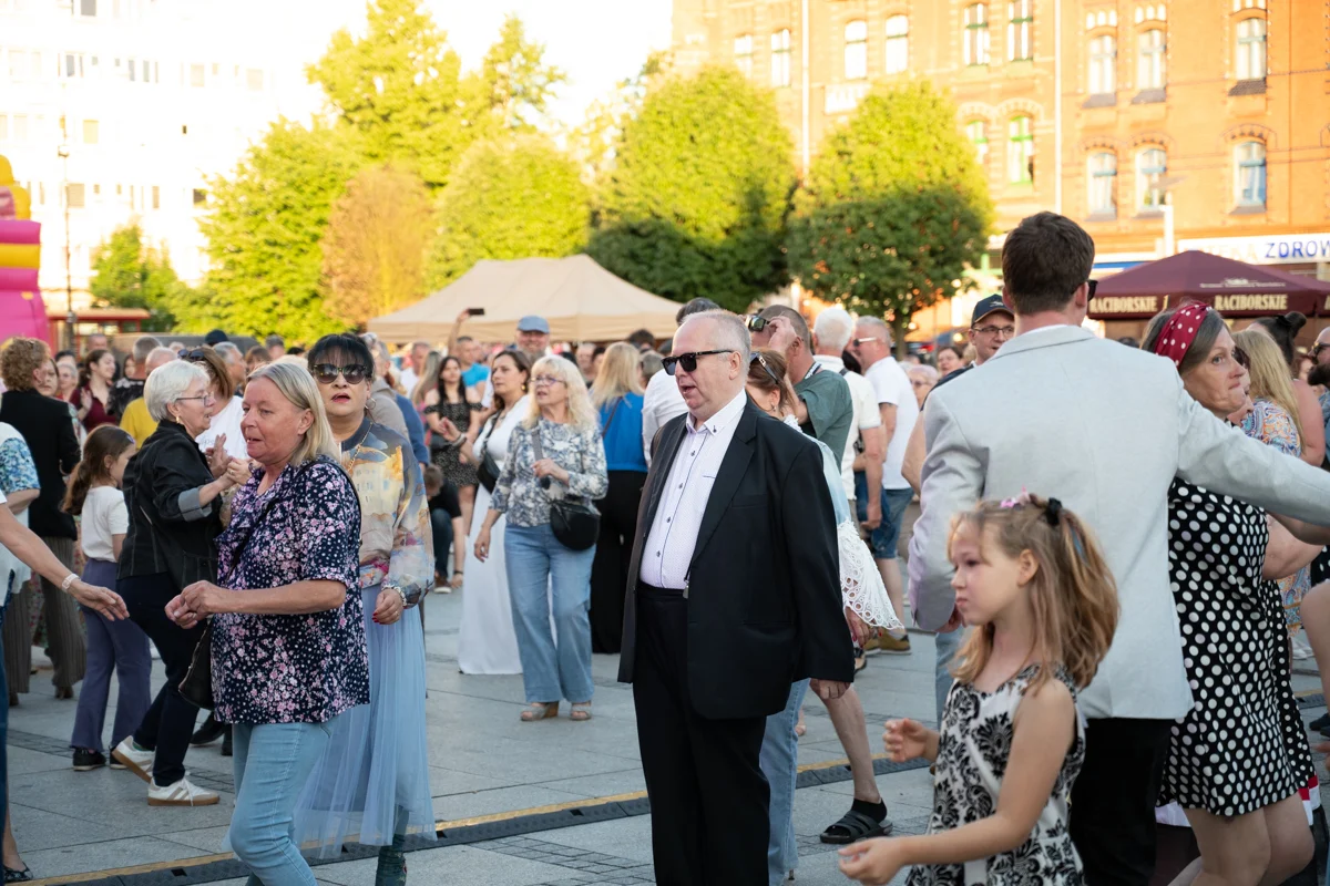 Rynek w Nowym Bytomiu zamienił się w parkiet. Tak Ruda Śląska świętowała Święto Herbu / fot. Marek Faber