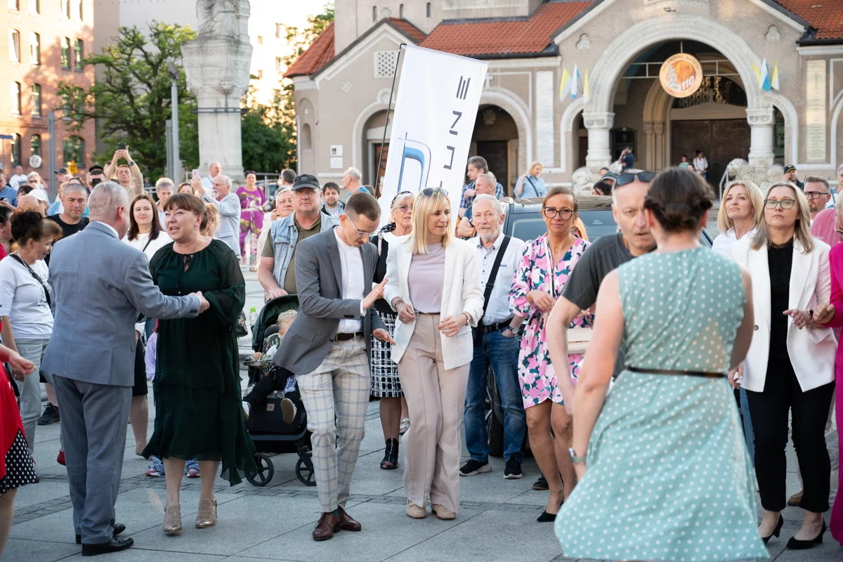 Rynek w Nowym Bytomiu zamienił się w parkiet. Tak Ruda Śląska świętowała Święto Herbu / fot. Marek Faber