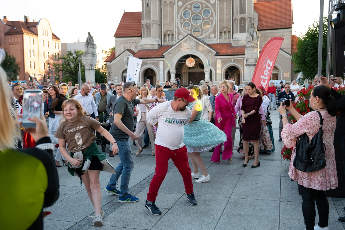 Rynek w Nowym Bytomiu zamienił się w parkiet. Tak Ruda Śląska świętowała Święto Herbu / fot. Marek Faber
