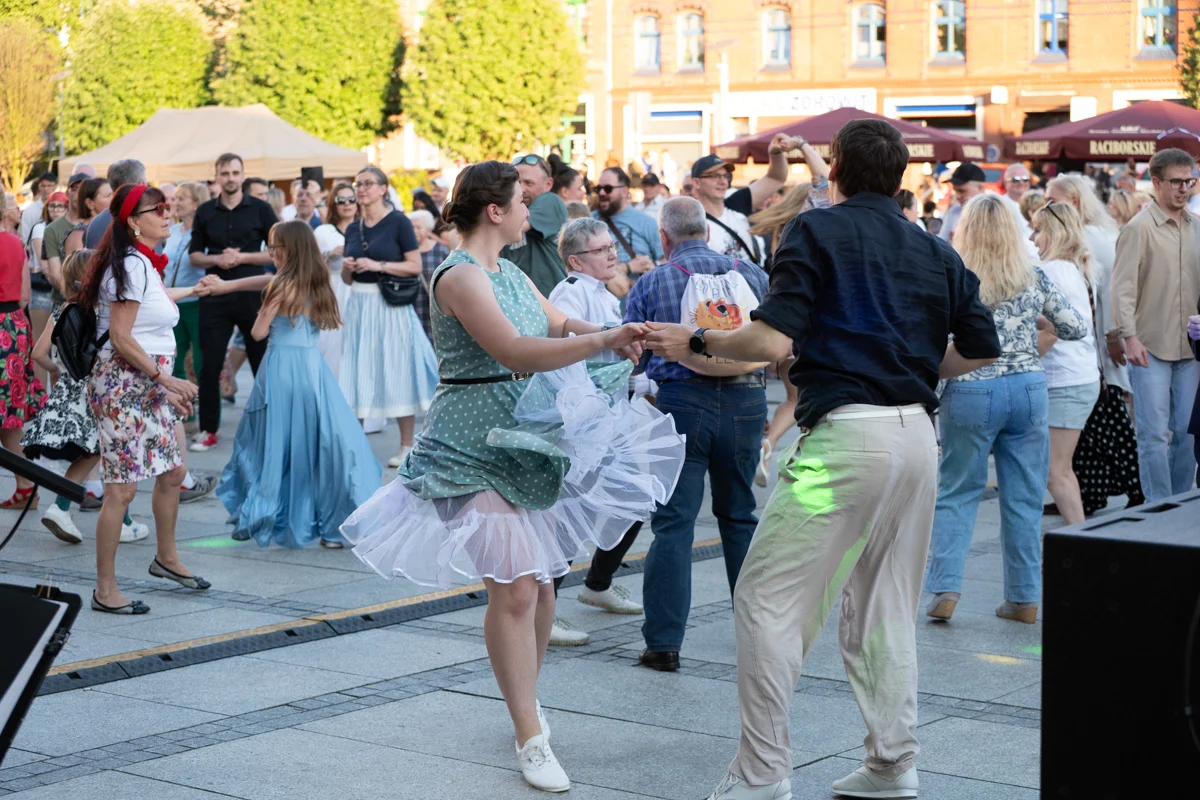 Rynek w Nowym Bytomiu zamienił się w parkiet. Tak Ruda Śląska świętowała Święto Herbu / fot. Marek Faber