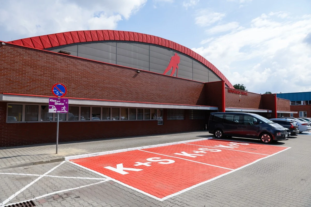 Kiss & Skate przed Jantorem. Nowa strefa dla rodziców i młodych sportowców