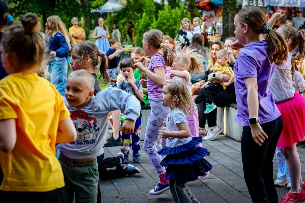 Rybnik świętował Dzień Dziecka. Rodzinne atrakcje przyciągnęły mieszkańców /fot. Dom Kultury Chwałowice, Rybnickie Włóczykije