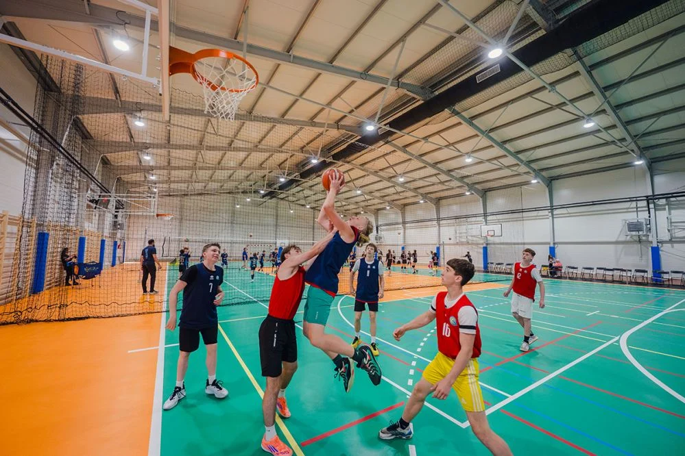 Sportowa inwestycja za ponad 7,3 mln zł. Uczniowie ZSS mają nowoczesną halę /fot. Wojciech Mateusiak /UM