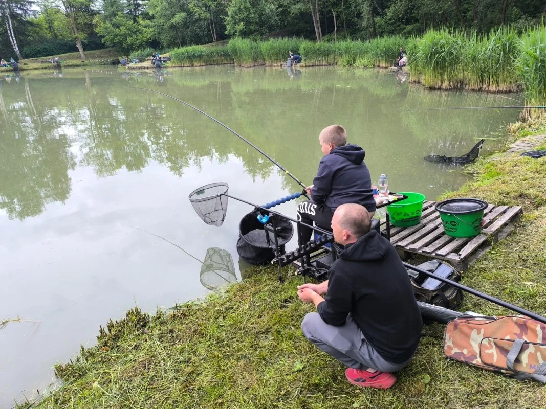 Zawody wędkarskie na stawie Łan. Młodzi bytomianie złowili ponad 12 kg ryb