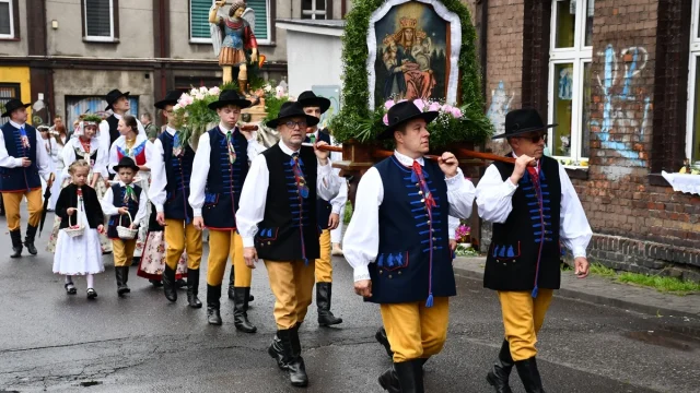 Deszcz im nie przeszkodził! Wyjątkowa procesja Bożego Ciała przeszła ulicami Lipin