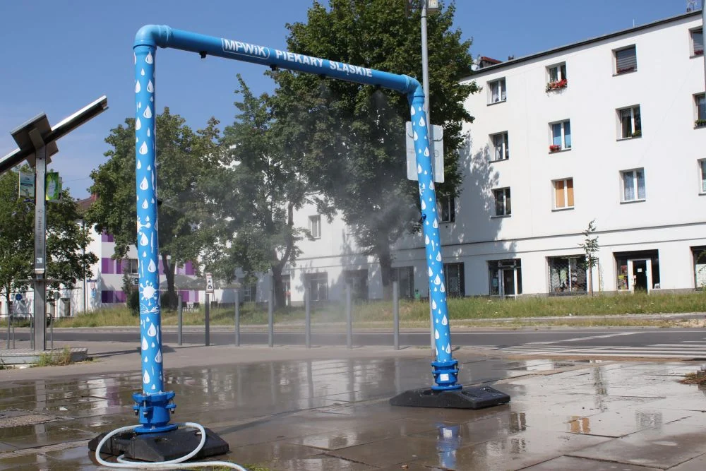Kurtyny wodne już działają w Piekarach Śląskich. Sprawdź, gdzie znajdziesz ochłodę
