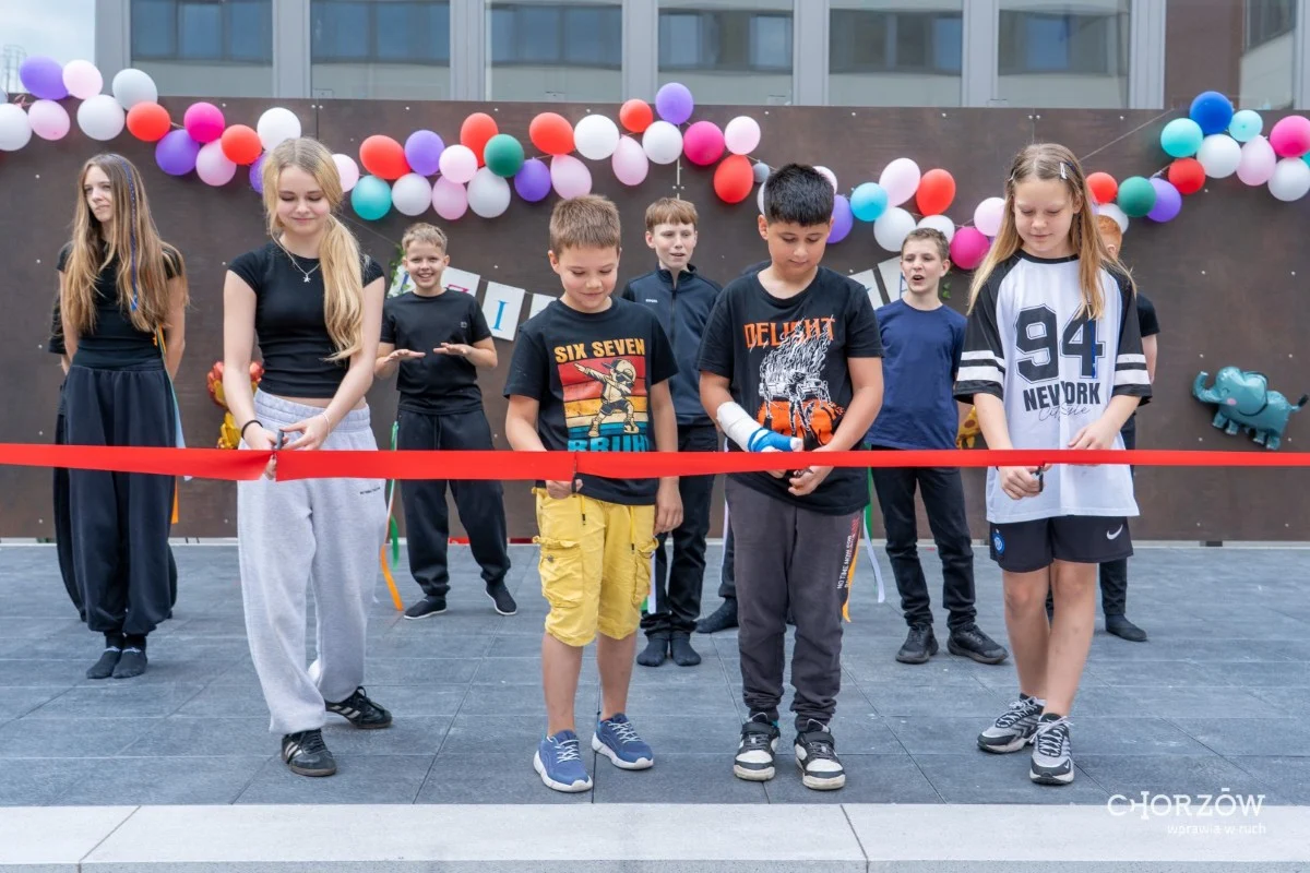 Nowoczesny amfiteatr przy Szkole Podstawowej nr 5 im Janusza Kusocińskiego jest już gotowy!