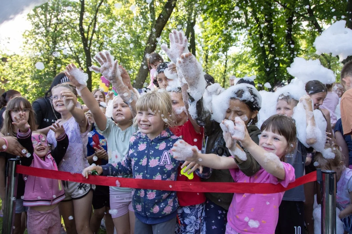 Dzień Dziecka na bis w Bobrku. Plac zabaw przy Stalowej pełen atrakcji
