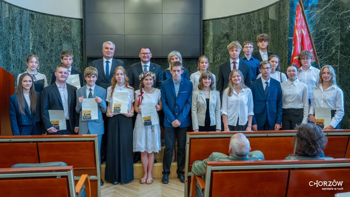Najlepsi uczniowie z Chorzowa nagrodzeni. 35 prymusów odebrało wyróżnienia