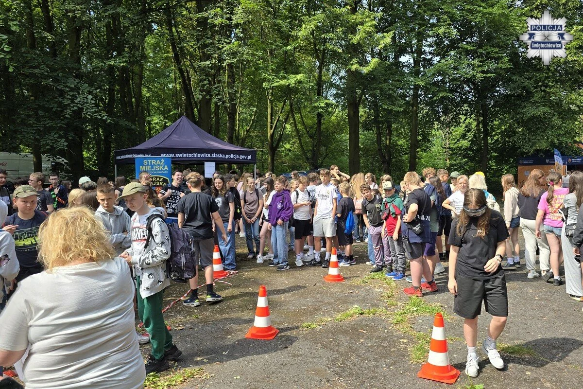 Bezpieczne wakacje w Świętochłowicach. Służby edukowały młodzież nad wodą