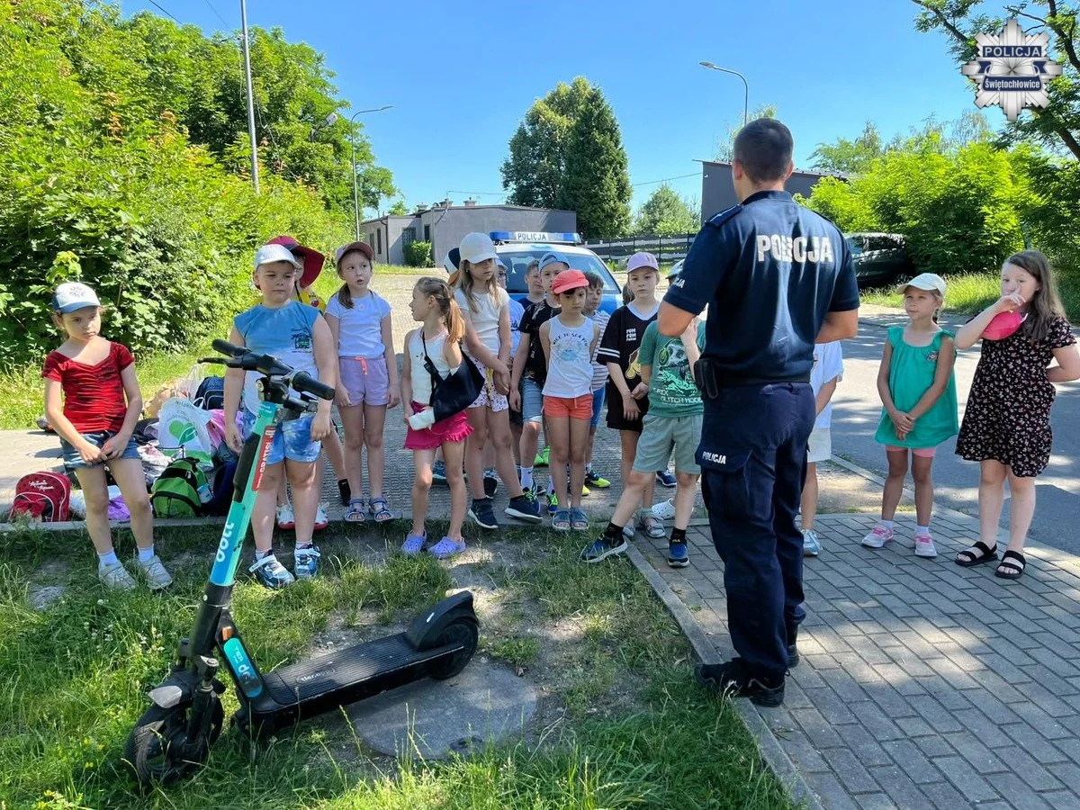 Bezpiecznie na dwóch kołach – policjanci spotkali się z uczniami „Jedynki”