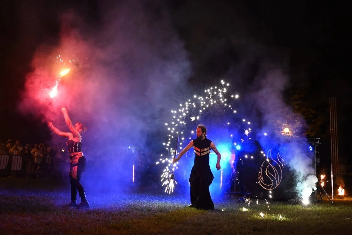 Magiczna Noc Świętojańska w Rudzie Śląskiej. Mieszkańcy powitali lato w Parku Strzelnica